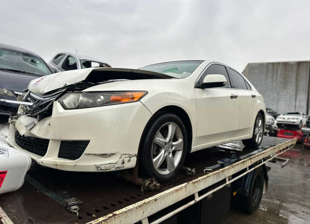 Fast and Reliable Damaged Car Removal Brisbane Service